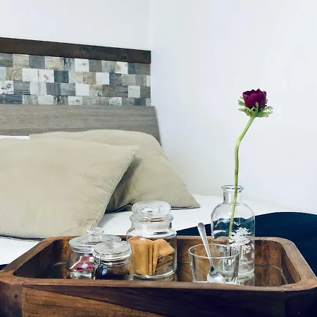 Acquaviva فندق مبيت وإفطار *